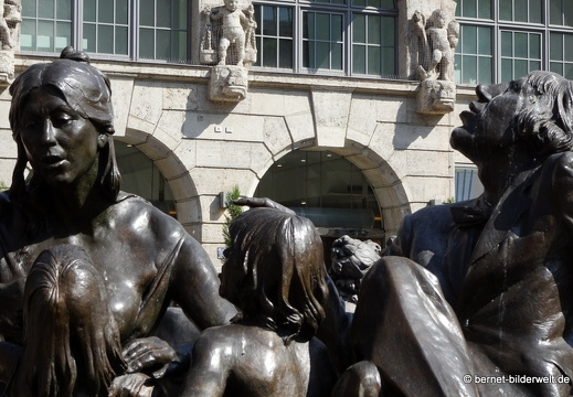 19-06-04-nuernberg-ehekarussel-brunnen-023