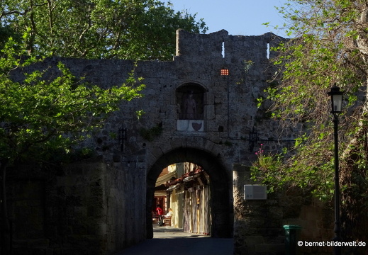 19-04-17-rhodos-altstadt-stadtmauer-008