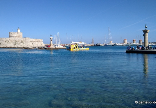19-05-09-rhodos-mandraki-hafen-002