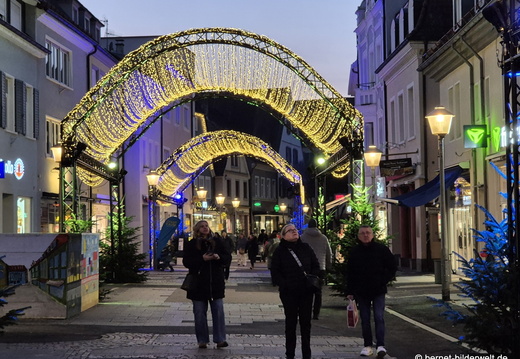 25-11-22-weihnachtsbeleuchtung-steinstrasse-006