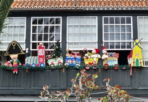 24-12-11-sc-avenida maritima-weihnachtsdeko