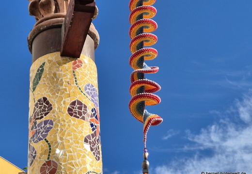 26-01-04-tazacorte-plaza san miguel-gehaekeltes windspiel-009