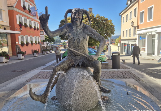 26-09-25-stockach-skulptur-eulenspiegel-
