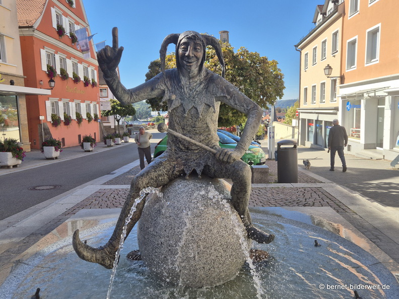26-09-25-stockach-skulptur-eulenspiegel-.jpg
