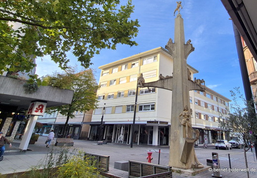 26-09-29-singen-lenk-skulptur-paradiesbaum-